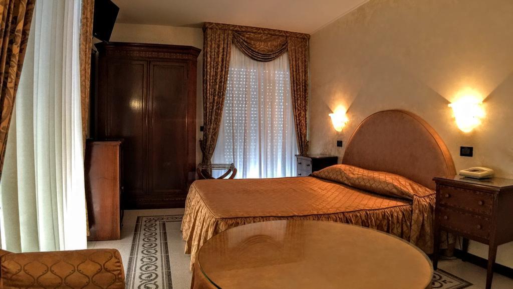 فندق ميرامار لينانو سابيادورو المظهر الخارجي الصورة